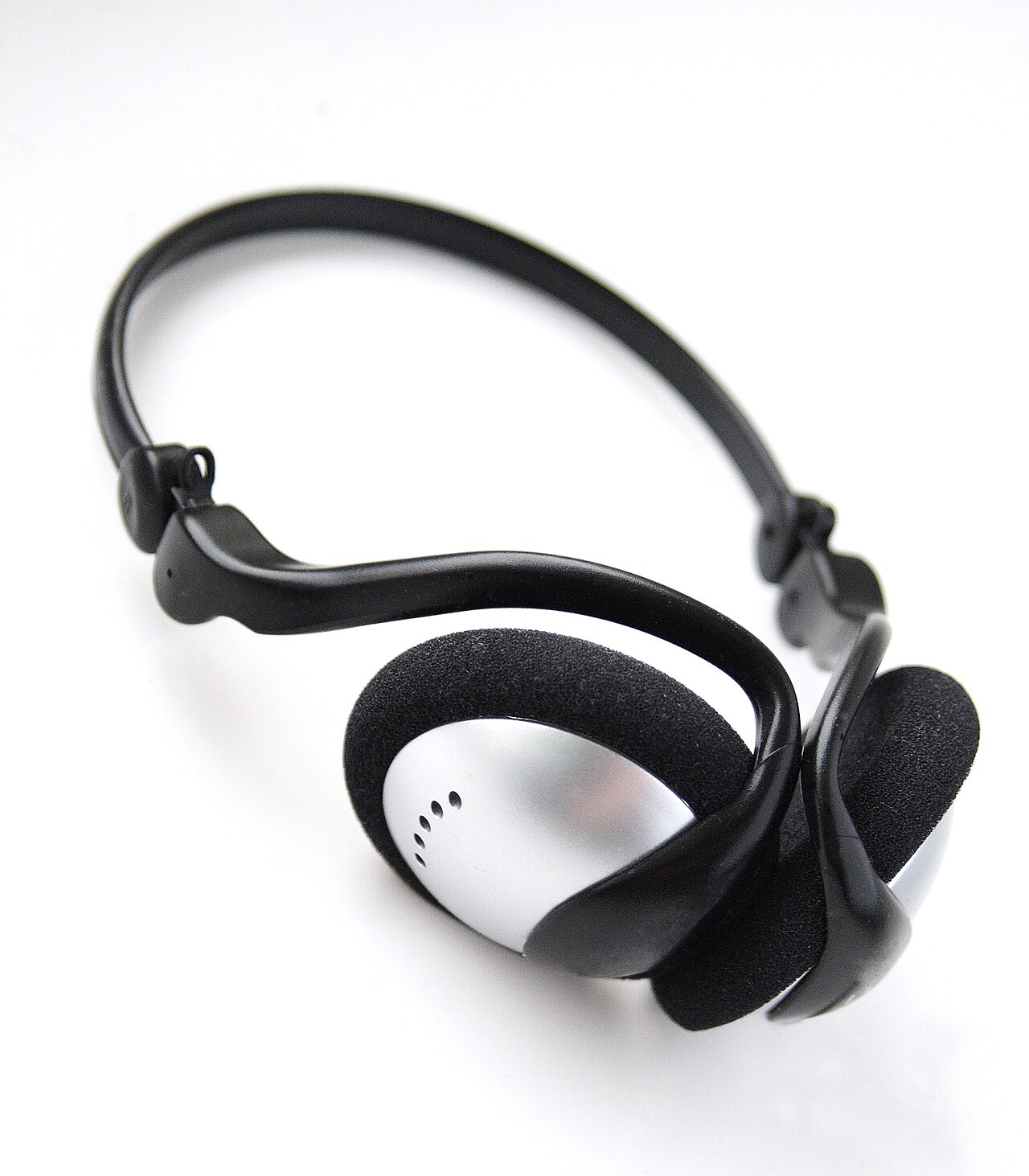 Casque audio noir oublié en amphi